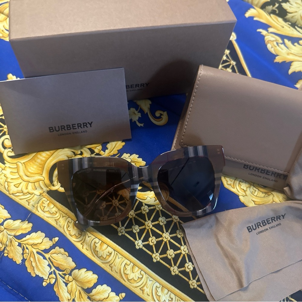 Burberry Kitty B4364 Brown Plaid Oversized Square Sunglasses NWOT
